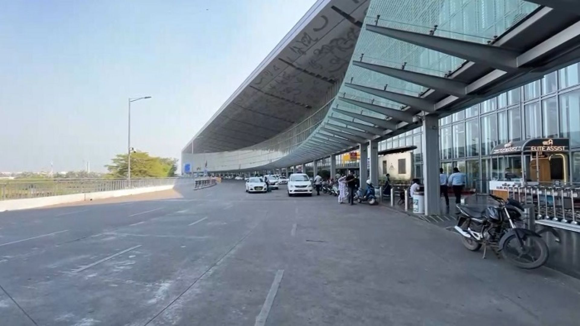 मध्यपूर्वमा जारी युद्धका कारण भारतका अधिकांश विमानस्थल प्रभावित, धेरै उडान रद्द